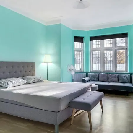 Villa Captivating 4-bed In