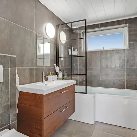 Captivating 4-bed In